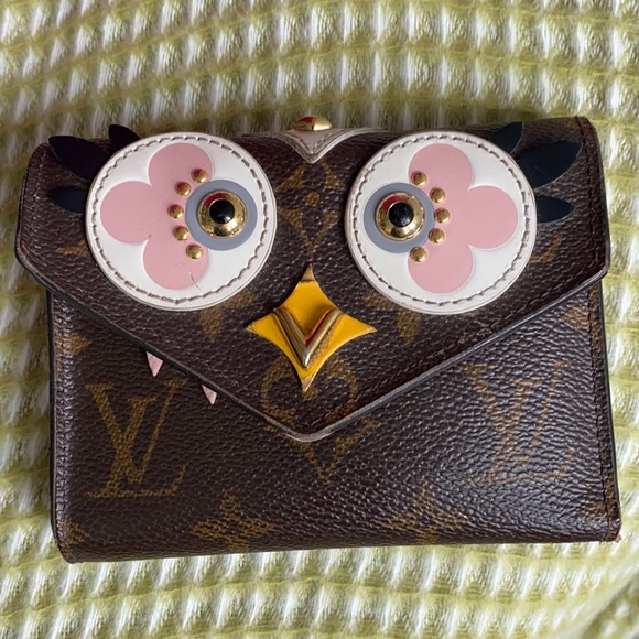 Louis Vuitton Monogram LovelyBird Victorine Wallet - Picture 2 of 15